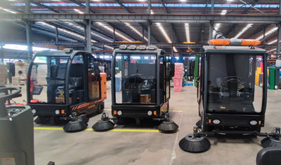 榮事達(dá)全封閉清掃車 榮事達(dá)全封閉清掃車.jpg