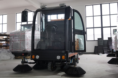 榮事達(dá)電動掃地機(jī)與燃油有什么區(qū)別 榮事達(dá)電動掃地機(jī)與燃油有什么區(qū)別.jpg